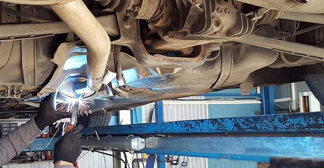 Auspuffanlage selbst reparieren | © stock.adobe.com - Balint Radu